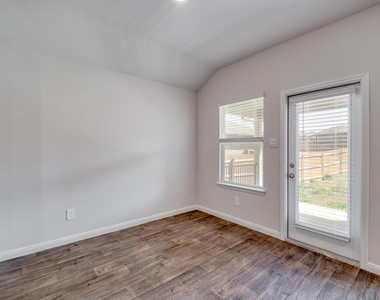 109 Bethpage Dr - Photo Thumbnail 14