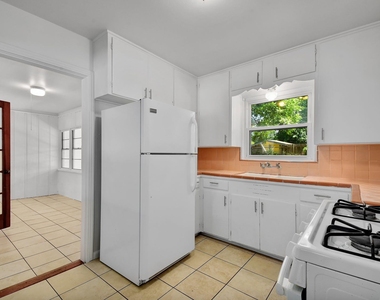 430 Beryl Dr - Photo Thumbnail 6