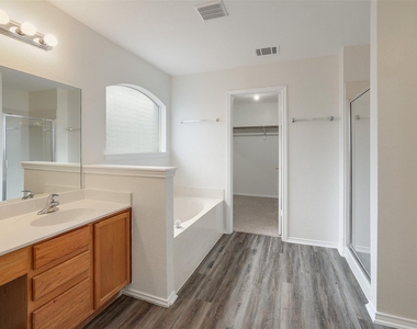 9724 Copper Creek Dr - Photo Thumbnail 15
