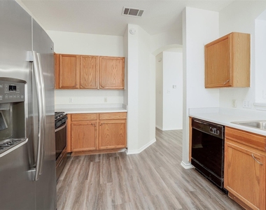 9724 Copper Creek Dr - Photo Thumbnail 11