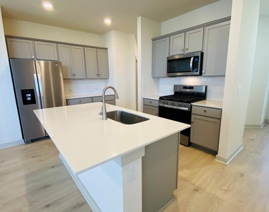 10917 Tildon Ave - Photo Thumbnail 9