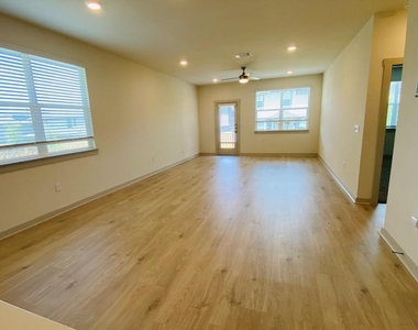 10917 Tildon Ave - Photo Thumbnail 11