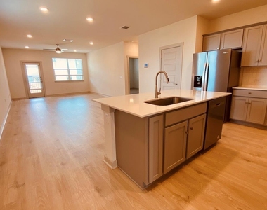 10917 Tildon Ave - Photo Thumbnail 5