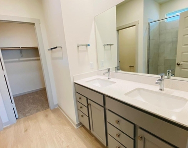10917 Tildon Ave - Photo Thumbnail 17