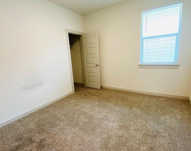 10917 Tildon Ave - Photo Thumbnail 14