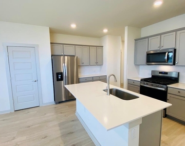 10917 Tildon Ave - Photo Thumbnail 10