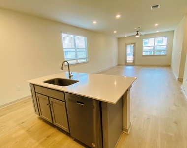 10917 Tildon Ave - Photo Thumbnail 12
