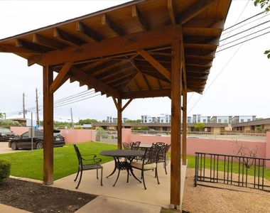 1422 Collier St - Photo Thumbnail 16