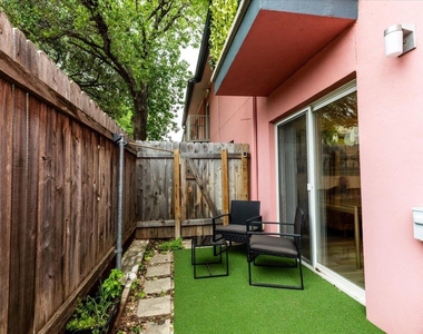 1422 Collier St - Photo Thumbnail 8