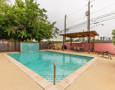 1422 Collier St - Photo Thumbnail 14