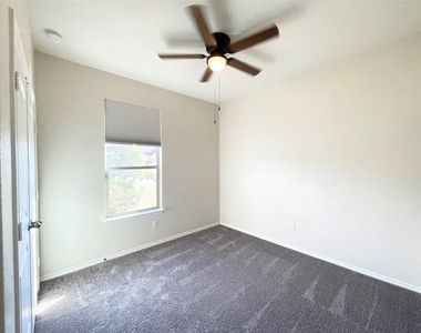 213 Connor Elkins Dr - Photo Thumbnail 12