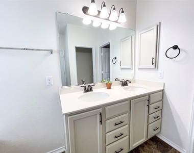 213 Connor Elkins Dr - Photo Thumbnail 9
