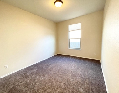 213 Connor Elkins Dr - Photo Thumbnail 16