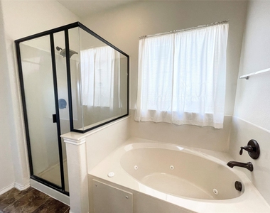 213 Connor Elkins Dr - Photo Thumbnail 8