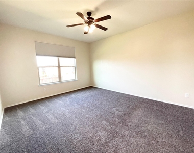 213 Connor Elkins Dr - Photo Thumbnail 7