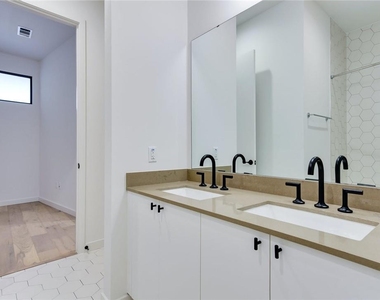 800 Embassy Dr - Photo Thumbnail 8