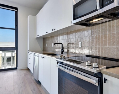 800 Embassy Dr - Photo Thumbnail 4