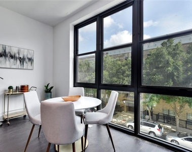 800 Embassy Dr - Photo Thumbnail 3