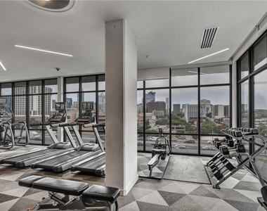 800 Embassy Dr - Photo Thumbnail 13