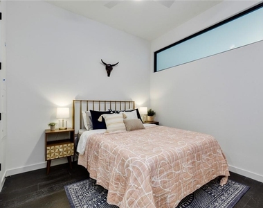 800 Embassy Dr - Photo Thumbnail 7