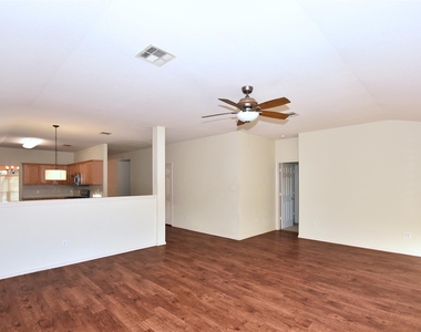 3305 Stonewall Dr - Photo Thumbnail 9