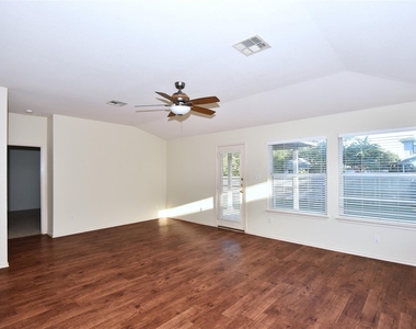 3305 Stonewall Dr - Photo Thumbnail 8