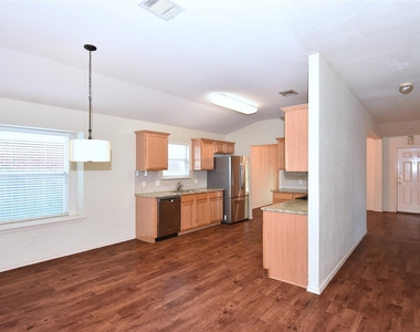 3305 Stonewall Dr - Photo Thumbnail 3