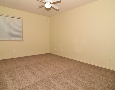 3305 Stonewall Dr - Photo Thumbnail 15