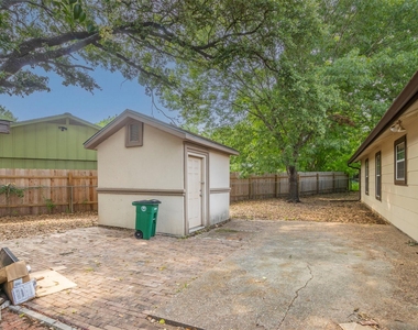 2520 Bitter Creek Dr - Photo Thumbnail 22