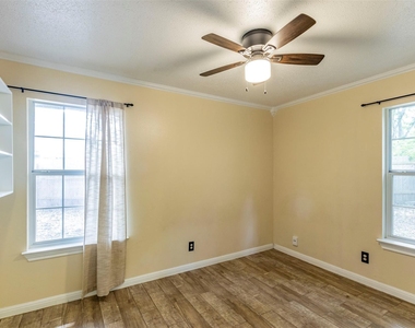 2520 Bitter Creek Dr - Photo Thumbnail 13