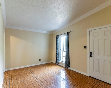 2520 Bitter Creek Dr - Photo Thumbnail 3