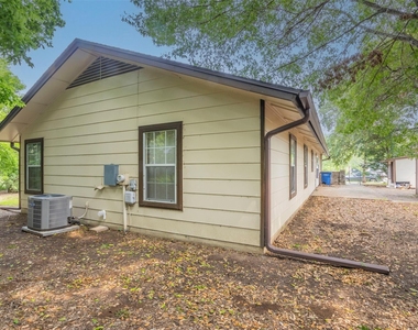 2520 Bitter Creek Dr - Photo Thumbnail 24