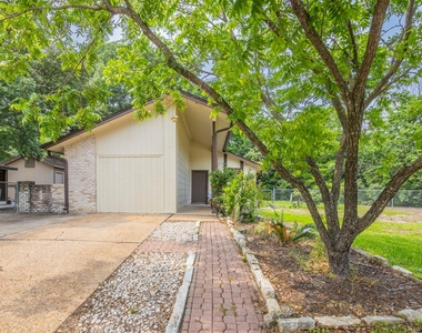 2520 Bitter Creek Dr - Photo Thumbnail 20