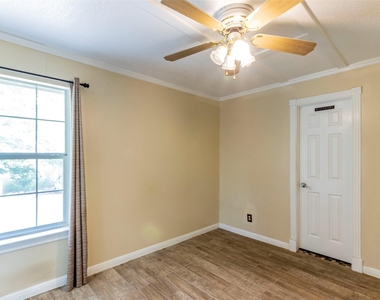 2520 Bitter Creek Dr - Photo Thumbnail 9