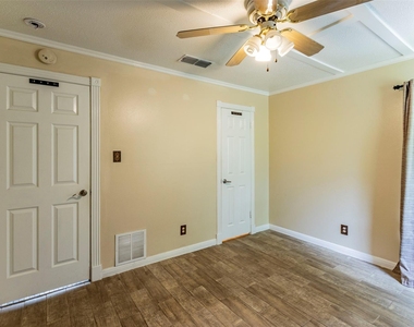 2520 Bitter Creek Dr - Photo Thumbnail 6