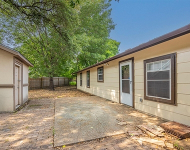 2520 Bitter Creek Dr - Photo Thumbnail 21