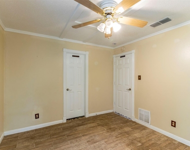 2520 Bitter Creek Dr - Photo Thumbnail 8