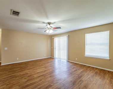 207 Mitchell Dr - Photo Thumbnail 1