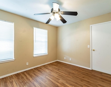 207 Mitchell Dr - Photo Thumbnail 16