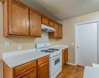 207 Mitchell Dr - Photo Thumbnail 6