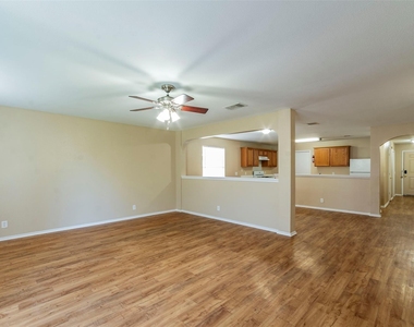 207 Mitchell Dr - Photo Thumbnail 4