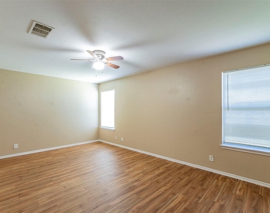 207 Mitchell Dr - Photo Thumbnail 12