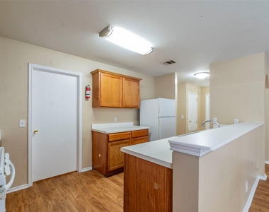 207 Mitchell Dr - Photo Thumbnail 7