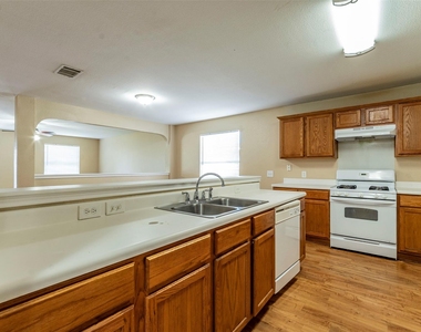 207 Mitchell Dr - Photo Thumbnail 5