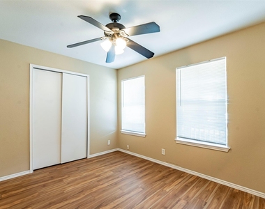 207 Mitchell Dr - Photo Thumbnail 15