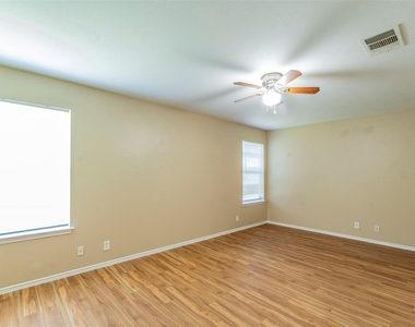 207 Mitchell Dr - Photo Thumbnail 10