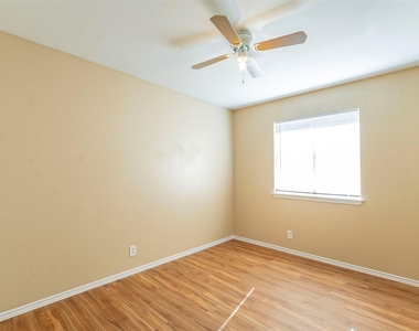 207 Mitchell Dr - Photo Thumbnail 17