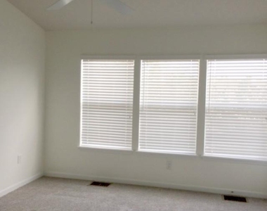 8125 Summergate Court - Photo Thumbnail 10
