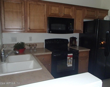 8125 Summergate Court - Photo Thumbnail 5