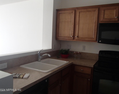 8125 Summergate Court - Photo Thumbnail 6